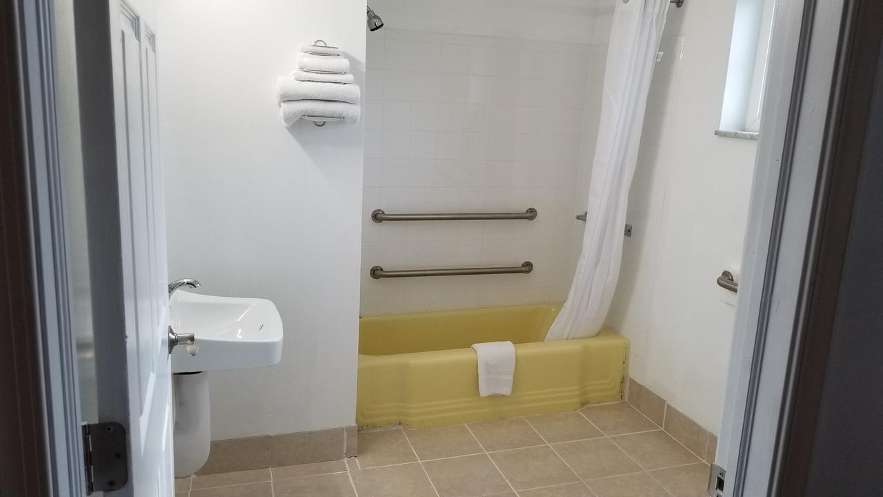 Budget Inn Breezewood Eksteriør billede