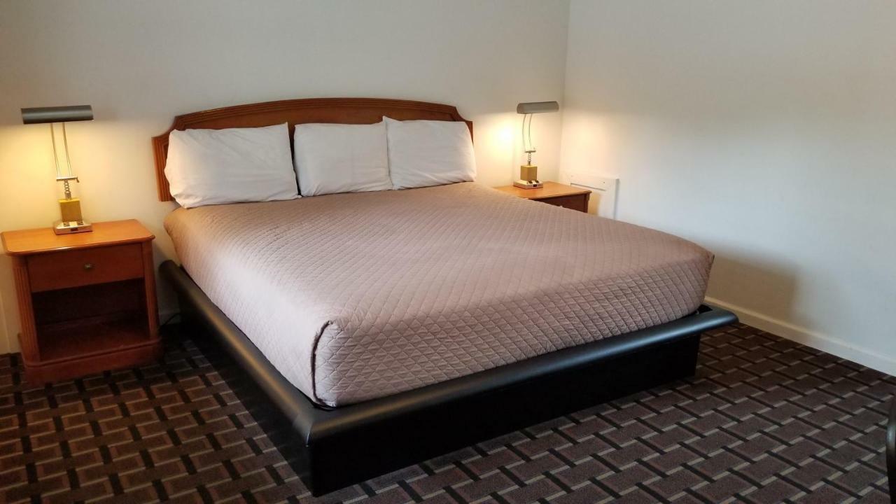 Budget Inn Breezewood Eksteriør billede